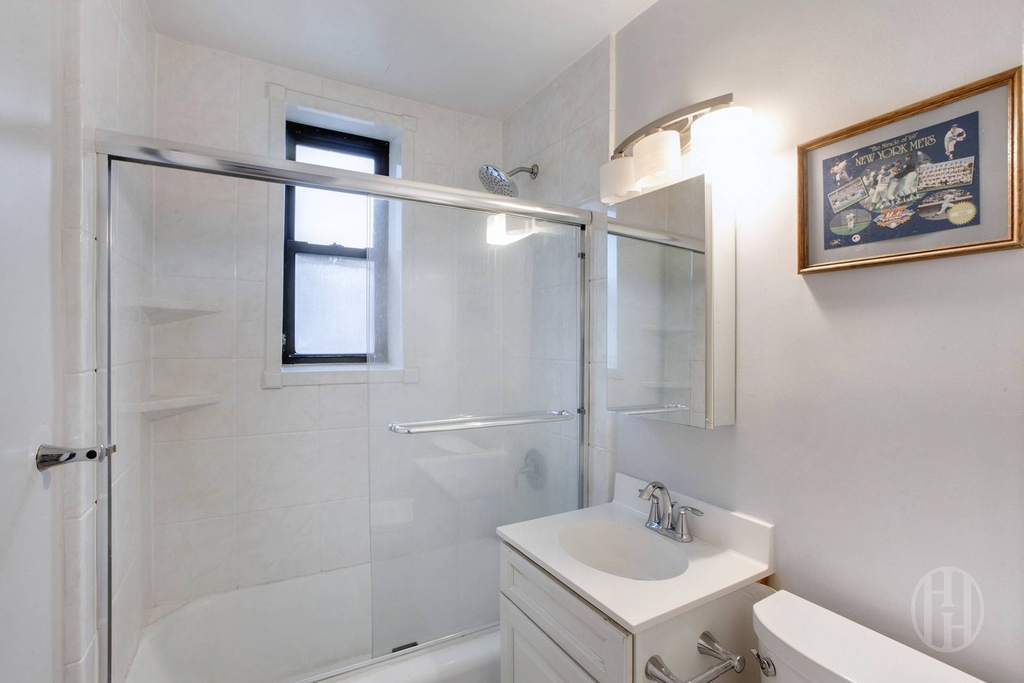 229 E 28th Street - Photo 5