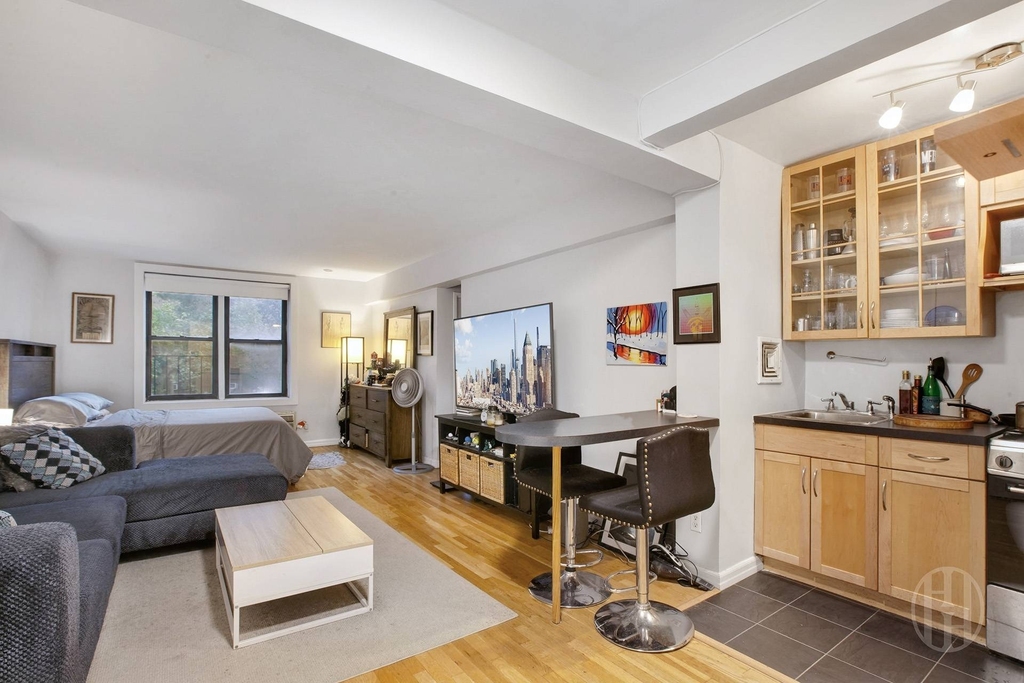 229 E 28th Street - Photo 0