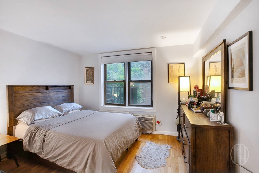 229 E 28th Street - Photo 2