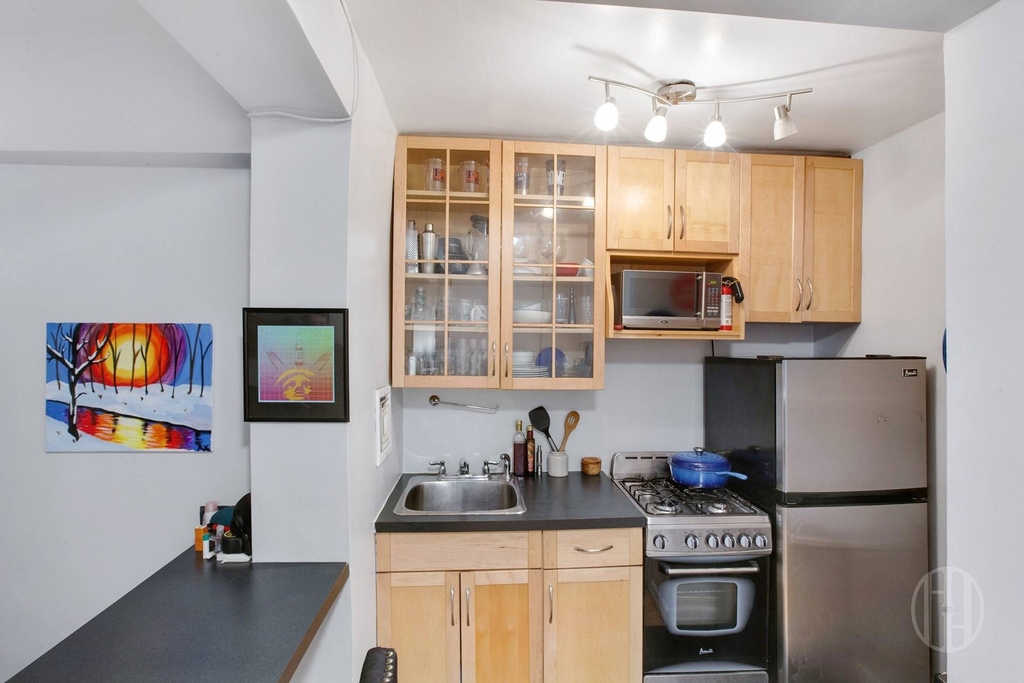 229 E 28th Street - Photo 1