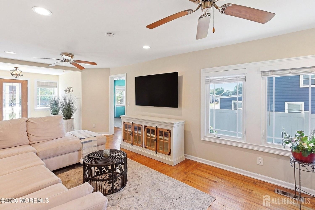 1901 Meadow Road - Photo 10