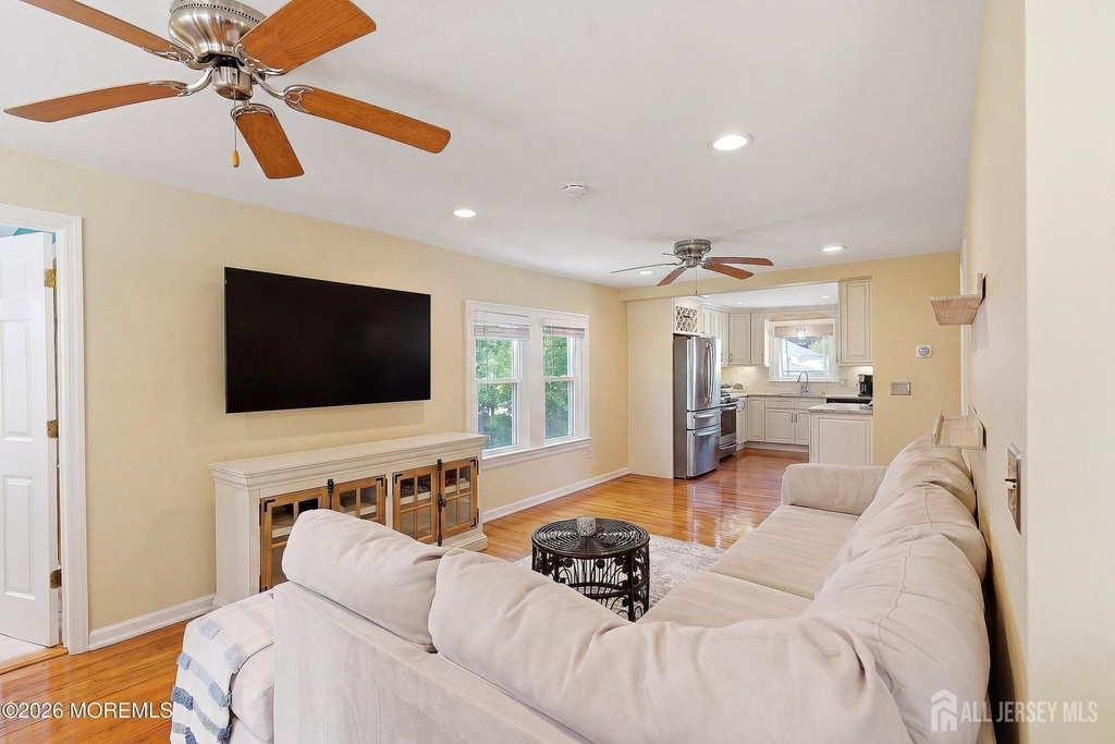 1901 Meadow Road - Photo 8