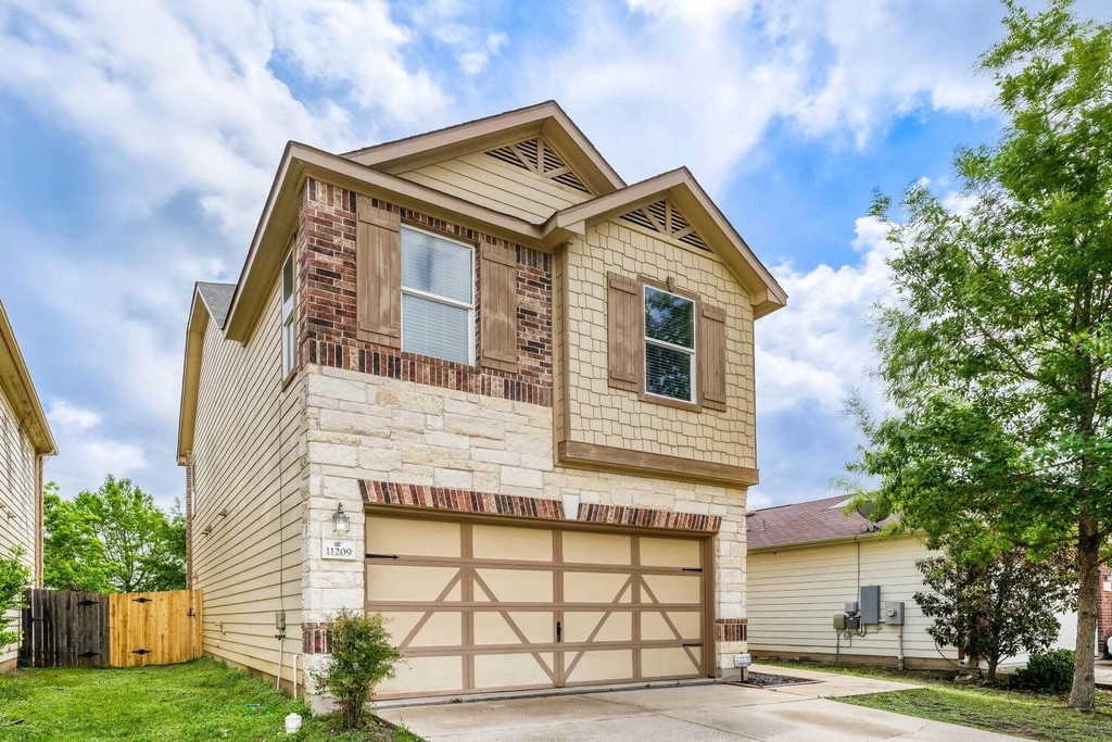 11209 Drumellan St - Photo 2