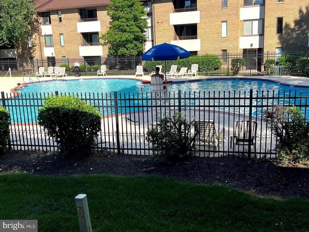 527 Florida Avenue - Photo 0