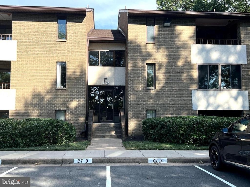 527 Florida Avenue - Photo 1