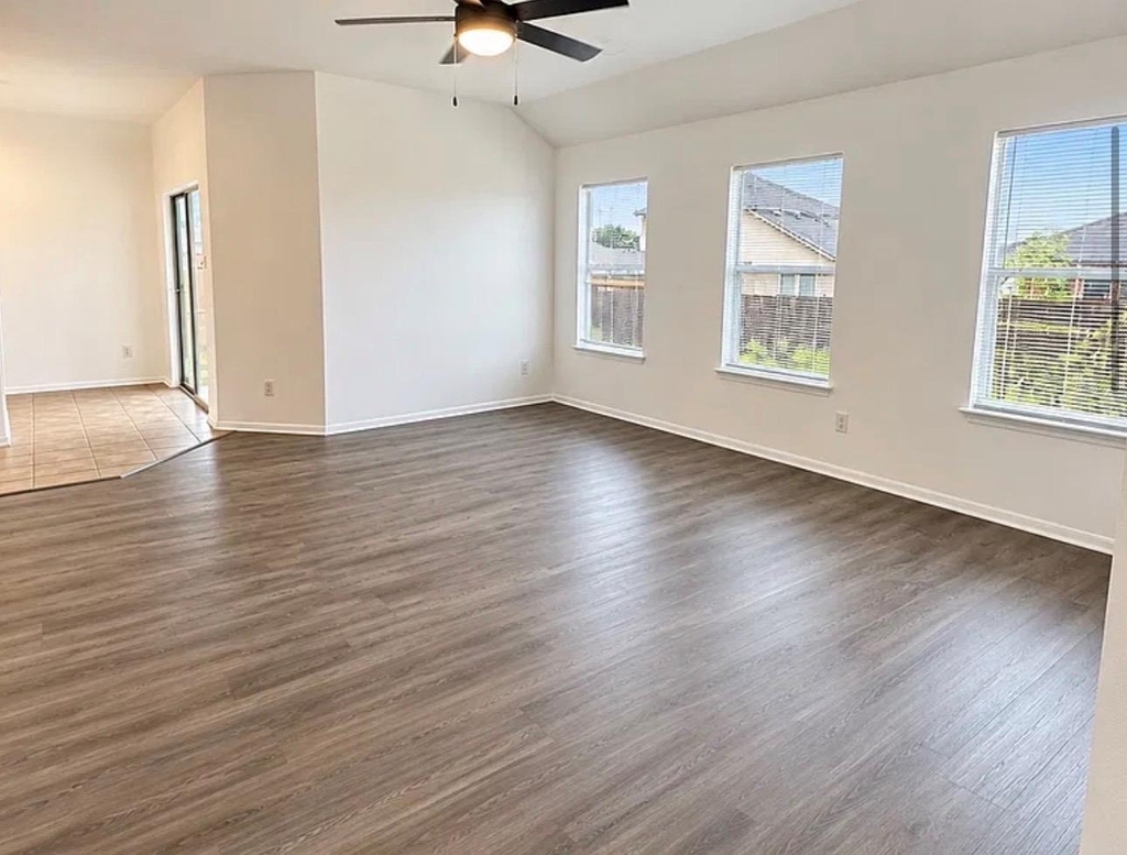 6305 Bridgewood Dr - Photo 4