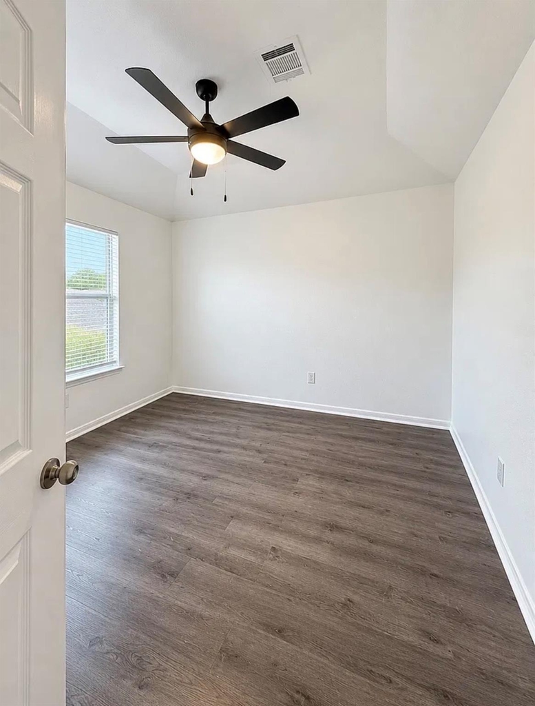 6305 Bridgewood Dr - Photo 11