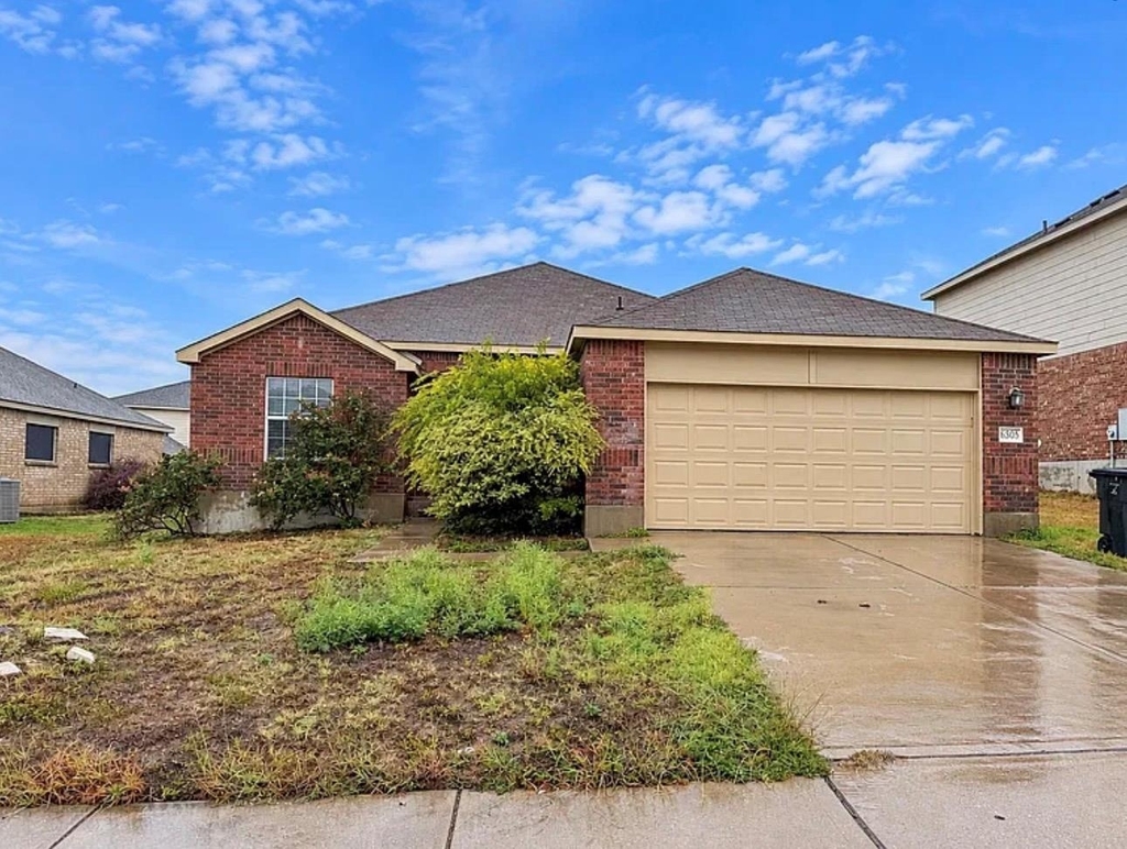 6305 Bridgewood Dr - Photo 1