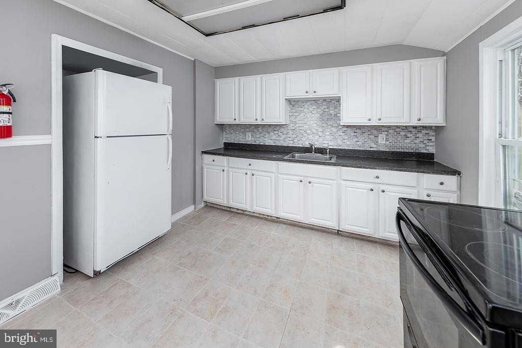 108 Eighth Street - Photo 4
