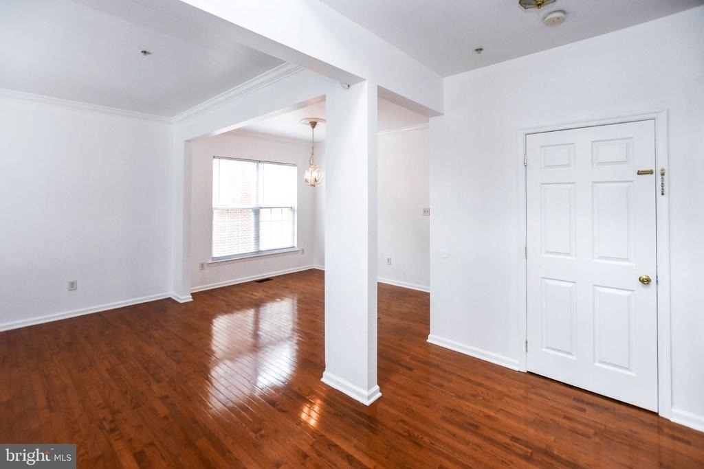 8818 Maple Avenue - Photo 10