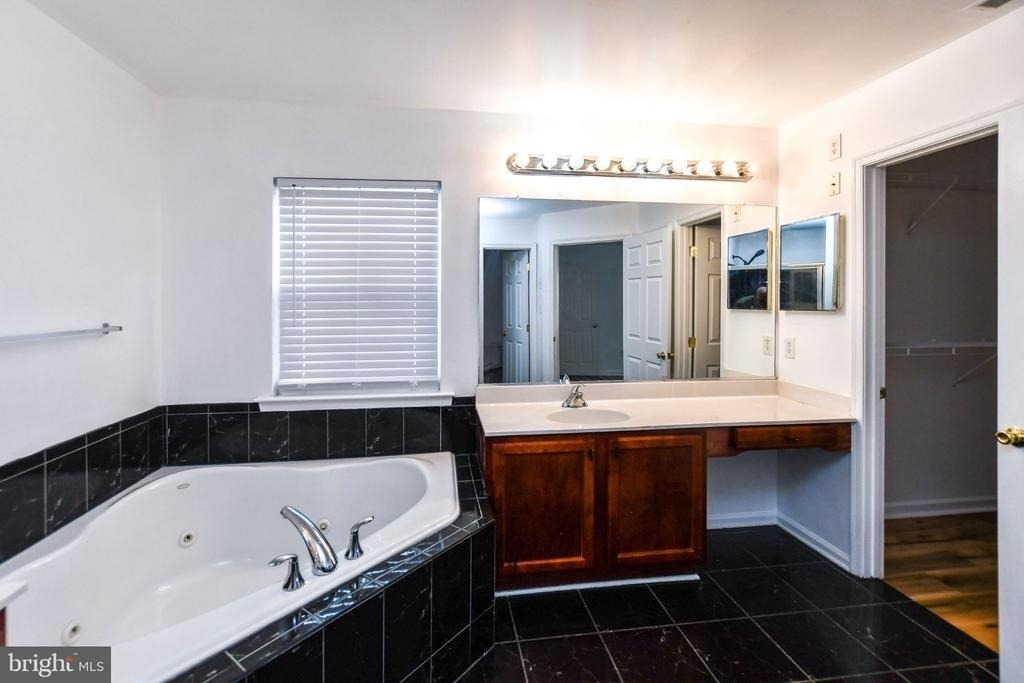 8818 Maple Avenue - Photo 14