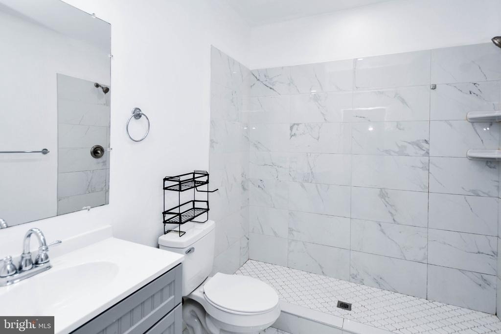 8818 Maple Avenue - Photo 4