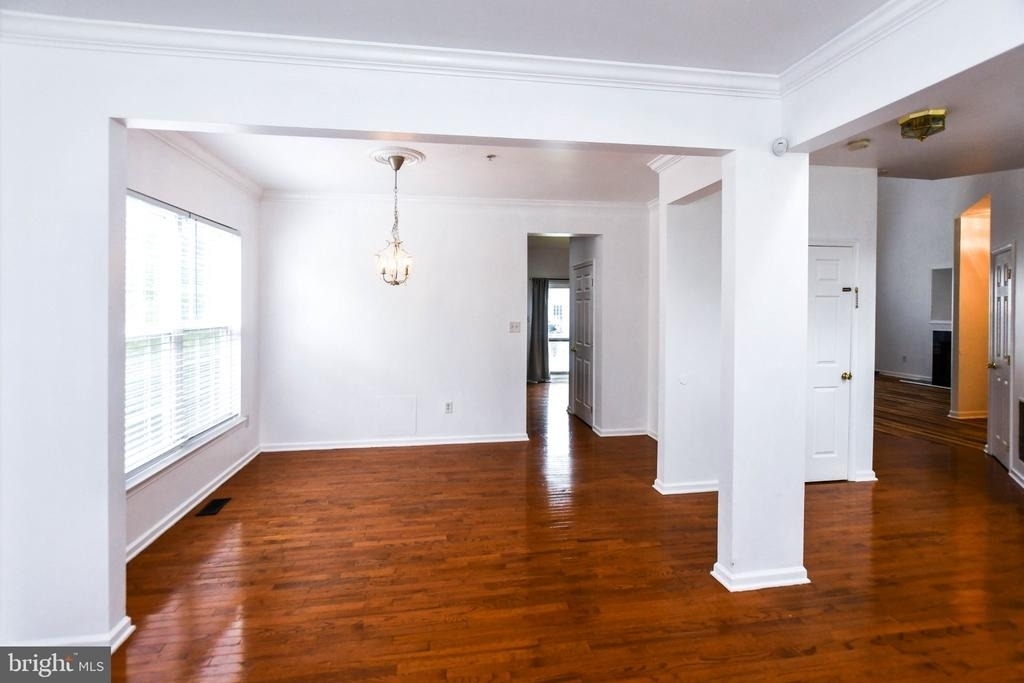 8818 Maple Avenue - Photo 6