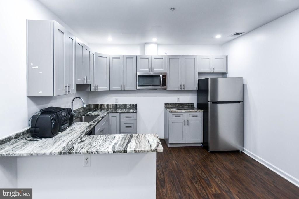 8818 Maple Avenue - Photo 17