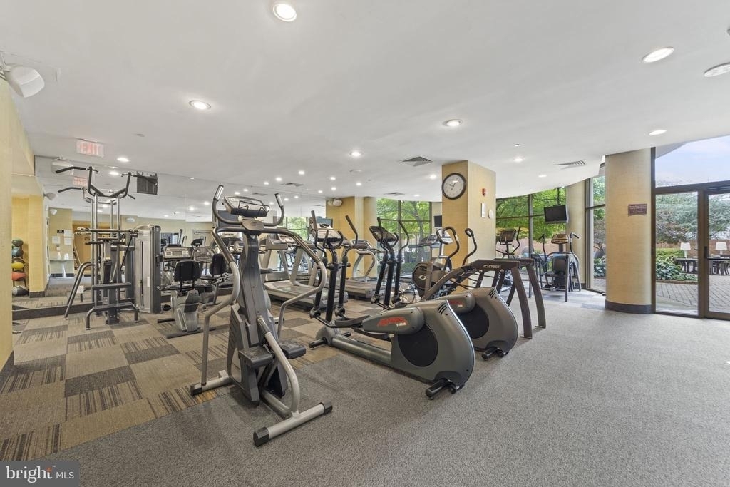 10101 Grosvenor Place - Photo 18