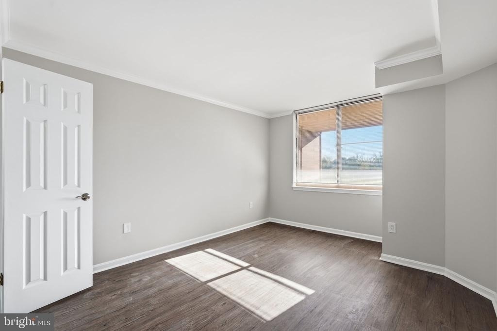 10101 Grosvenor Place - Photo 7