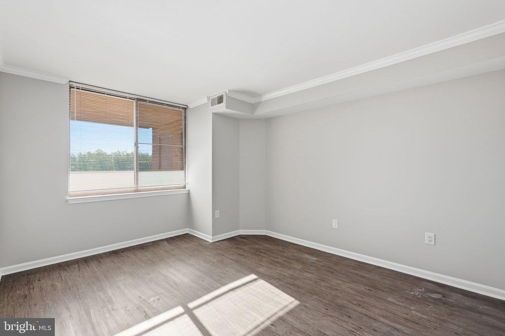 10101 Grosvenor Place - Photo 8