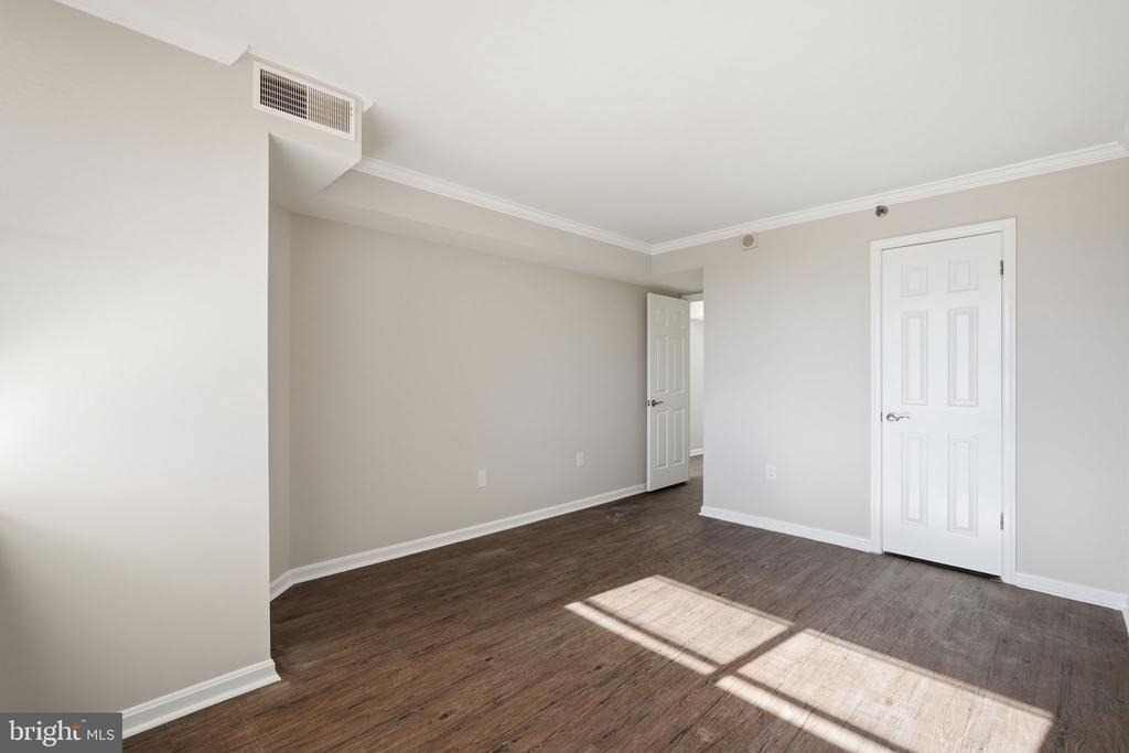 10101 Grosvenor Place - Photo 10