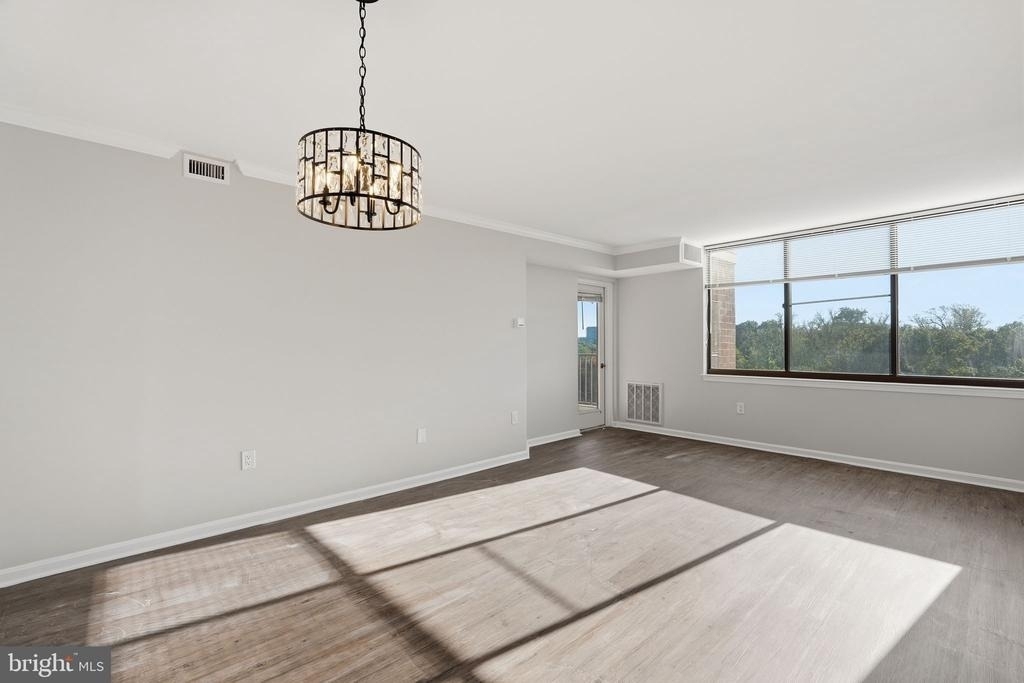 10101 Grosvenor Place - Photo 3
