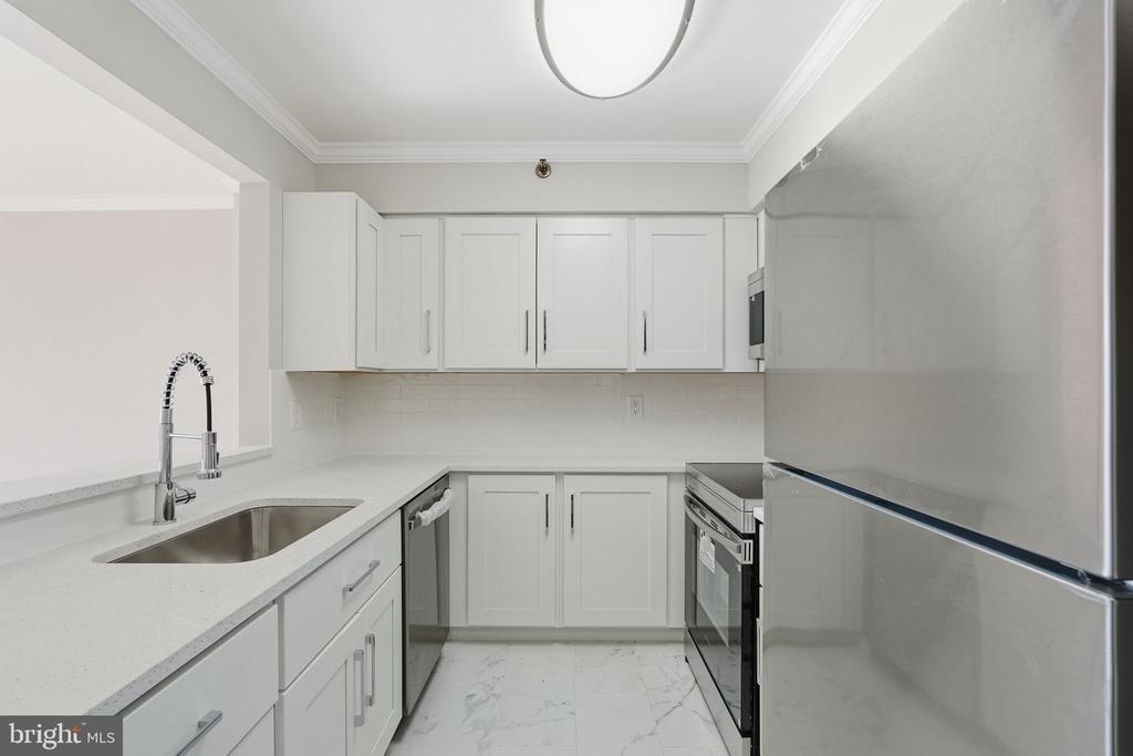 10101 Grosvenor Place - Photo 6