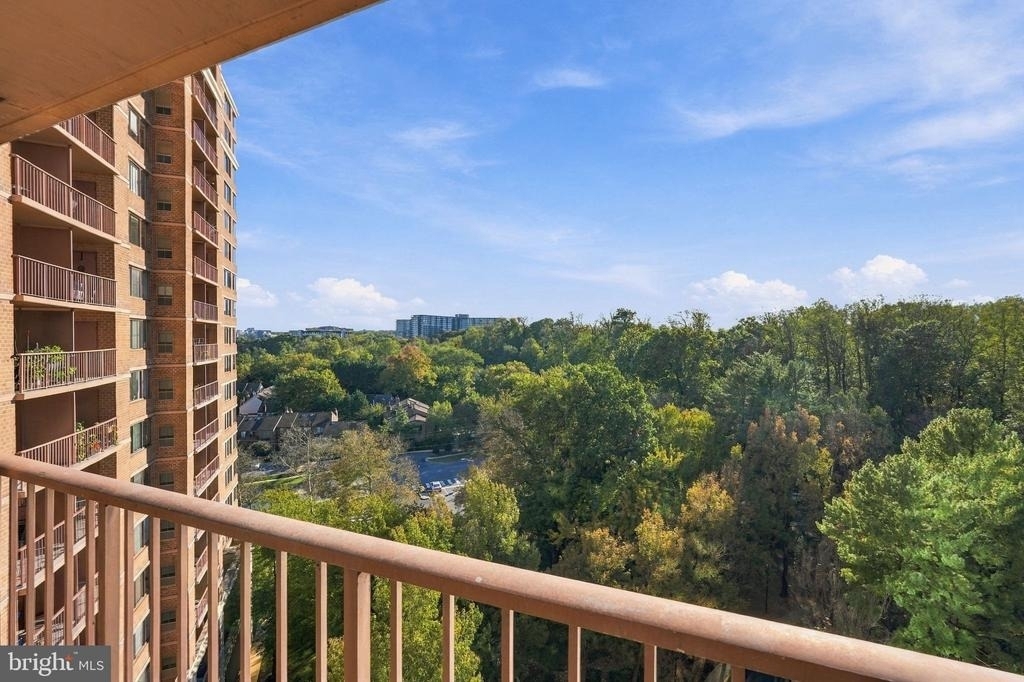 10101 Grosvenor Place - Photo 14