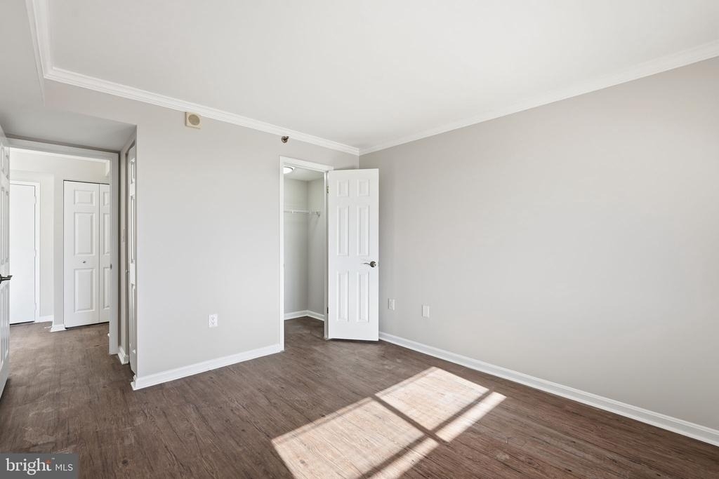 10101 Grosvenor Place - Photo 11