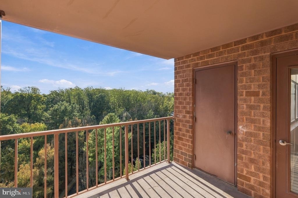 10101 Grosvenor Place - Photo 15