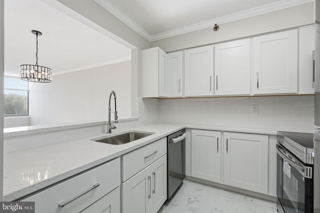 10101 Grosvenor Place - Photo 4
