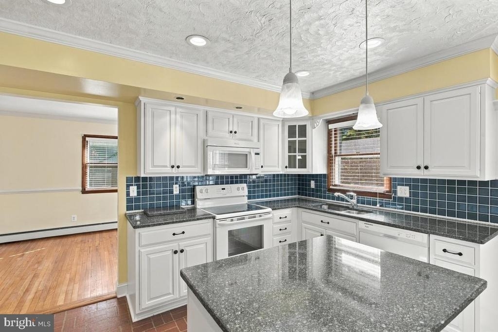 8325 Woodland Road - Photo 9