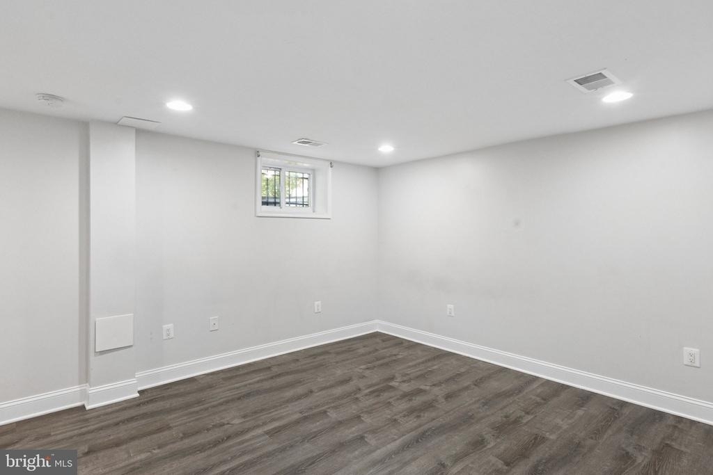 5027 11th Street Ne - Photo 34