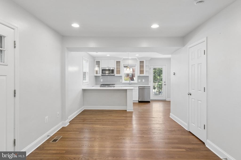 5027 11th Street Ne - Photo 2