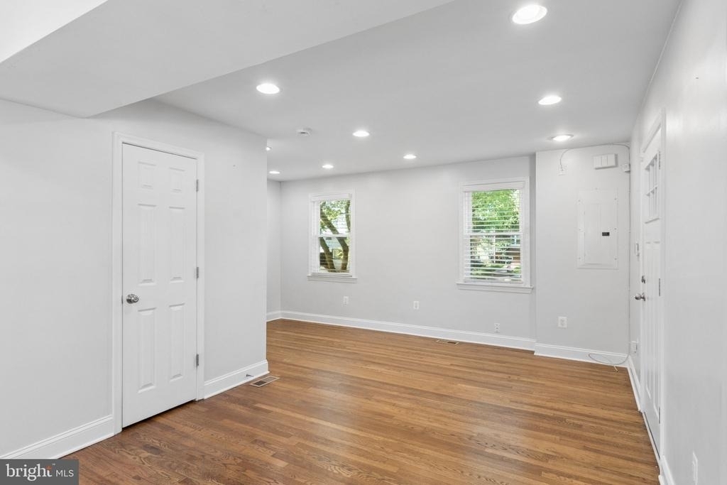 5027 11th Street Ne - Photo 12