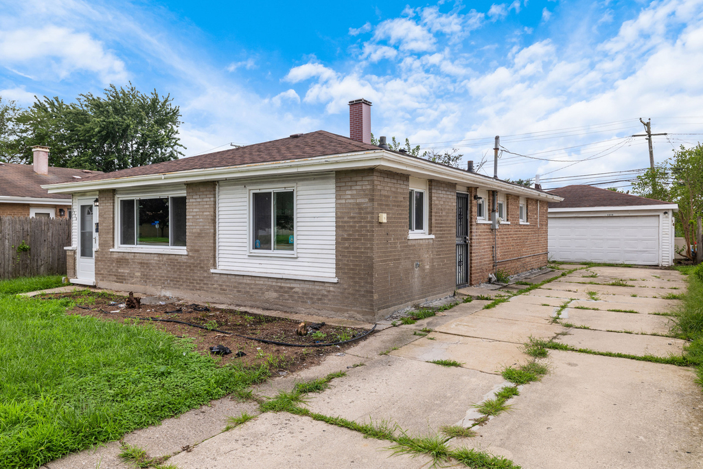1278 Burnham Avenue - Photo 2