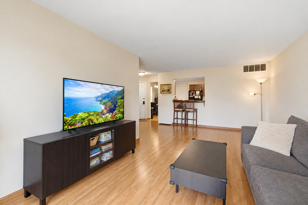 633 W Streamwood Boulevard - Photo 2