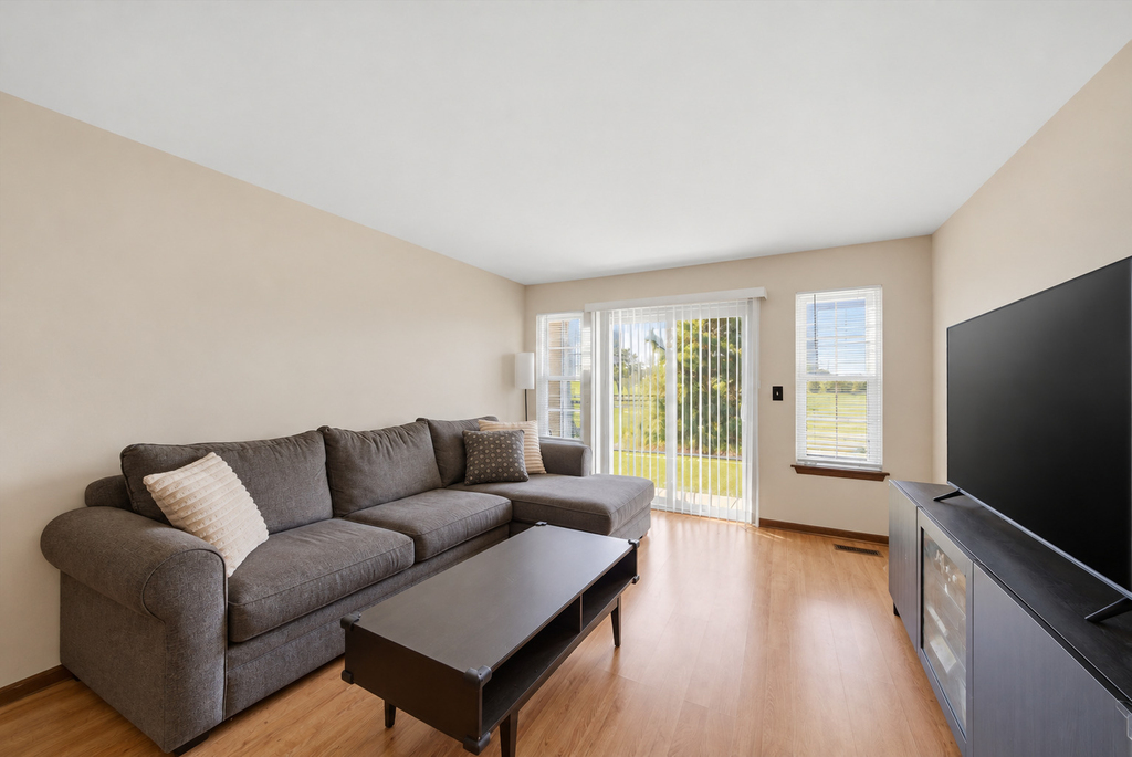 633 W Streamwood Boulevard - Photo 4