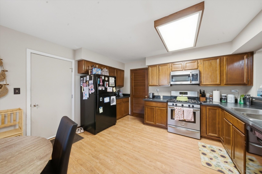 633 W Streamwood Boulevard - Photo 9