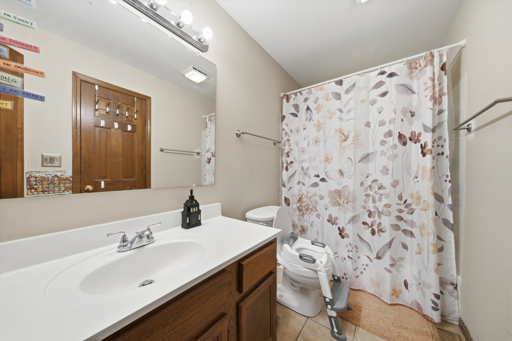 633 W Streamwood Boulevard - Photo 8