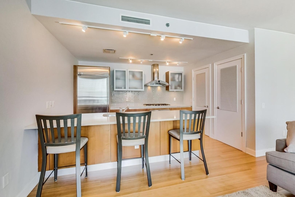 340 E Randolph Street - Photo 6