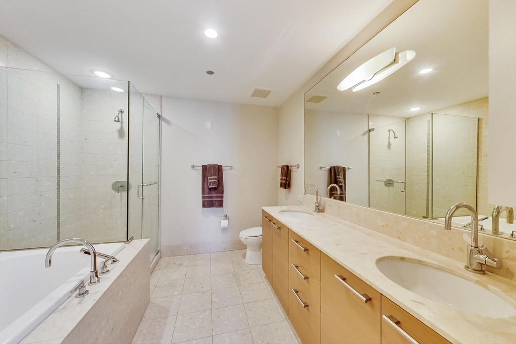 340 E Randolph Street - Photo 16