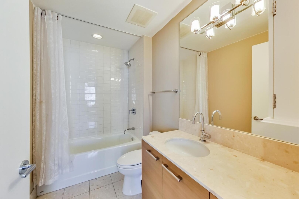 340 E Randolph Street - Photo 20