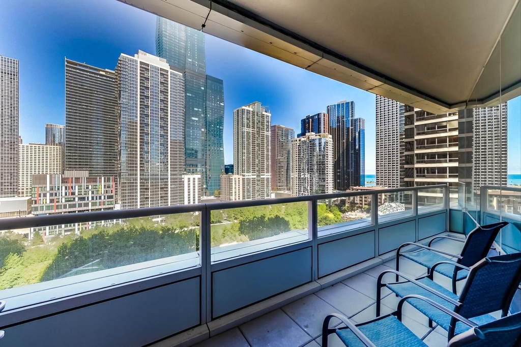 340 E Randolph Street - Photo 10
