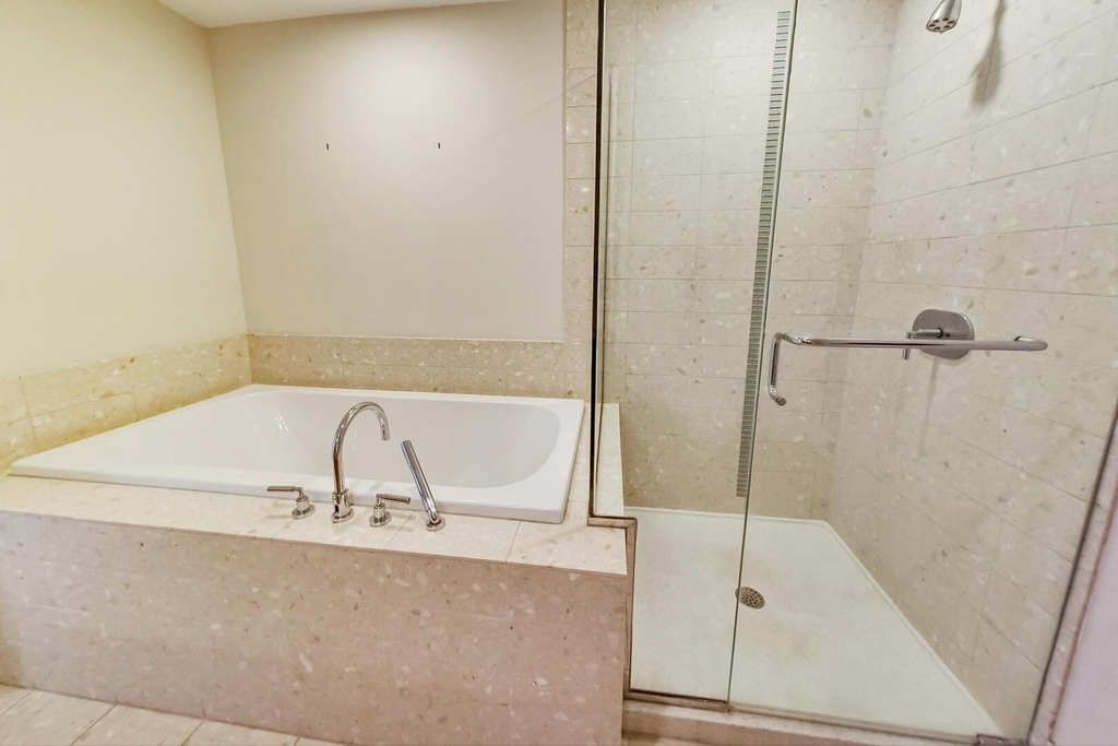 340 E Randolph Street - Photo 14