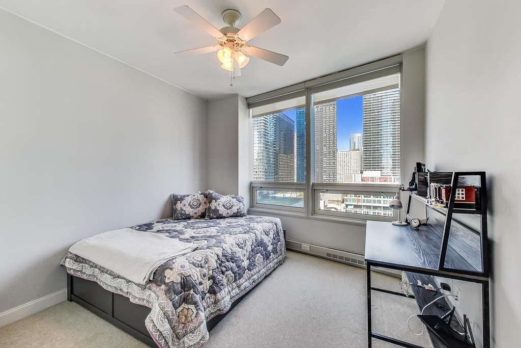 340 E Randolph Street - Photo 18