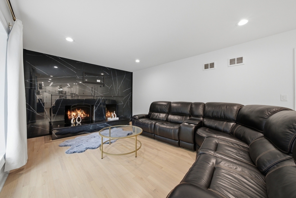 740 Thompson Court - Photo 9