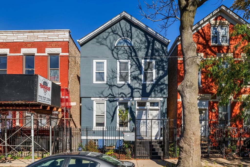 2122 W Huron Street - Photo 0