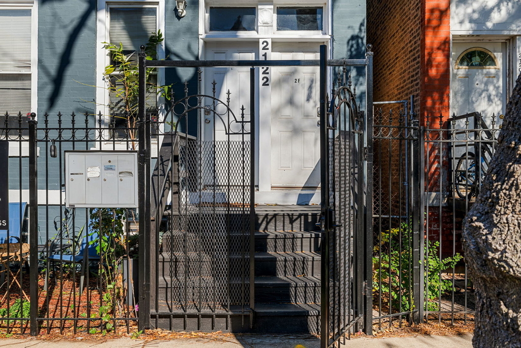 2122 W Huron Street - Photo 1