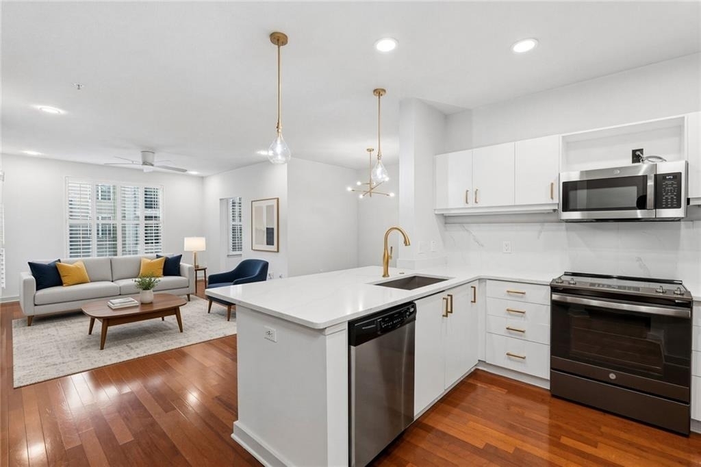 390 17th Street Nw - Photo 1