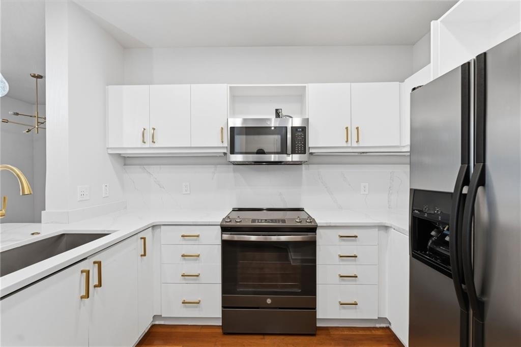 390 17th Street Nw - Photo 2