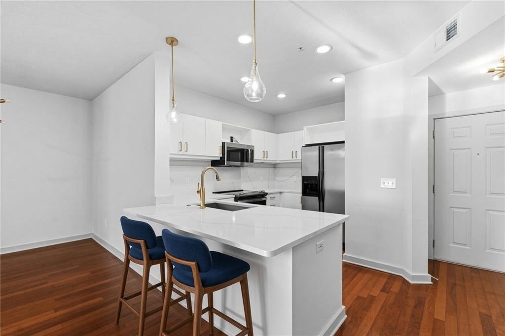 390 17th Street Nw - Photo 0