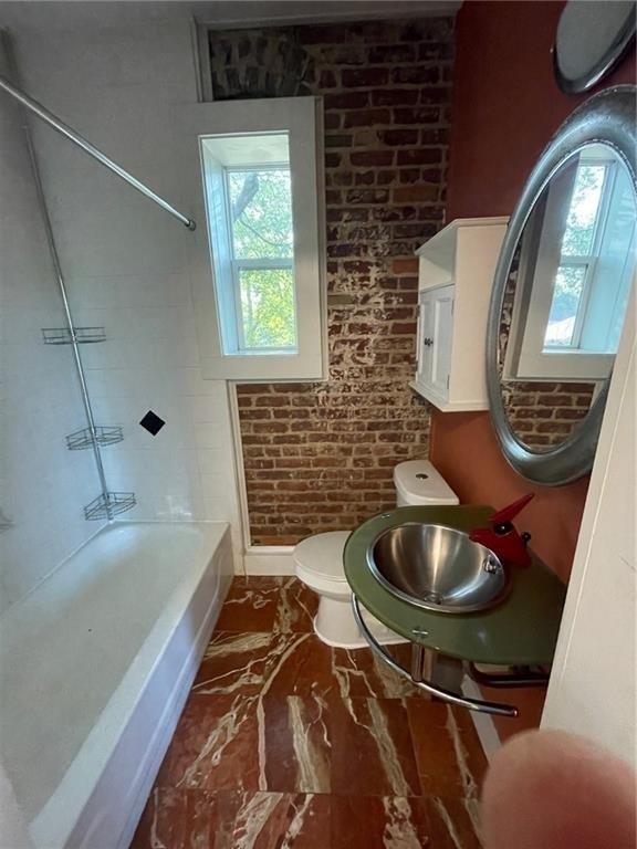 373 Moreland Avenue Ne - Photo 2